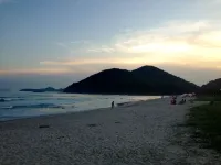 Charming House  com piscina 100m do mar