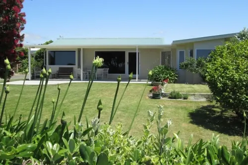 Antonio's - beach front holiday living Hotels in Haumoana