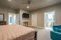 Zions Village, 7BDR 6BTH, Spacious Home, Beautiful Pool, near Zions Nat Park.