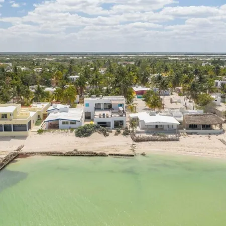 Coastal Casual Bliss: Beach + Pool + Rooftop Deck + Generator + Fast Internet