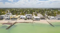 Coastal Casual Bliss: Beach + Pool + Rooftop Deck + Generator + Fast Internet