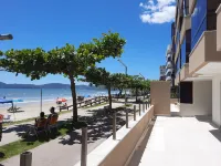 Spacious, airy, well located apartment and walk in the sand