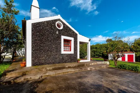 Cottage House with A/C – Big Garden - FREE Wood