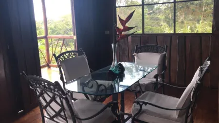 Fabulous 4Bd/4BA at Low Rates, Views, Pool, Wifi, Near Beaches, Cafes, Dominical