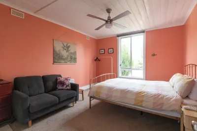 Cosy & historical one-bedder - perfect to explore Castlemaine & the Goldfields Hotels near The Left Bank Gallery