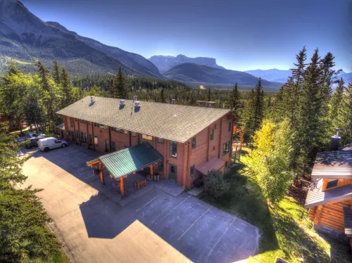 Overlander Mountain Lodge فنادق في Yellowhead County