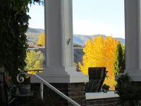 Warm Springs Inn & Winery - Bjergudsigt