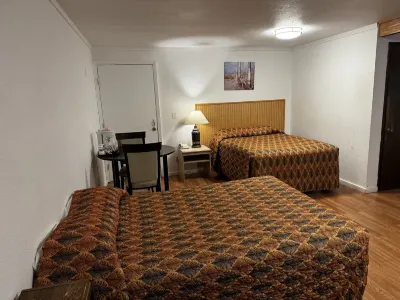 Heidi's Inn Hotels near Port of Ilwaco Boardwalk