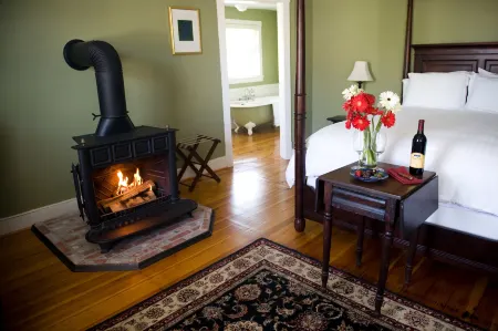 Hopkins Ordinary Bed, Breakfast and Ale Works