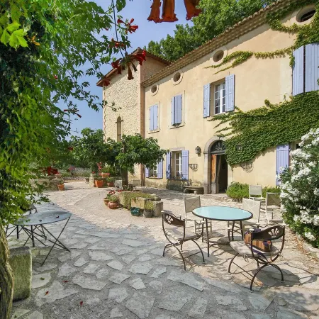 Les Carmes and Spa