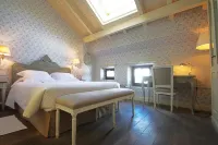 Las Doñas del Portazgo Hotels in Ambasmestas