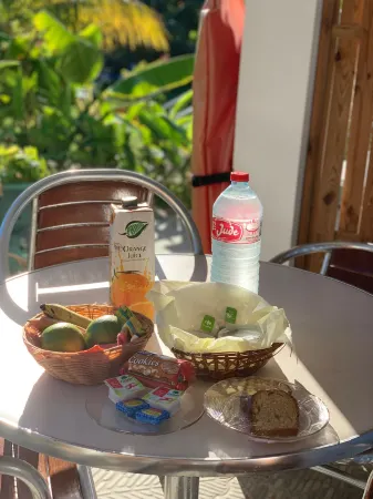 Hôtel Douce Vague Отели в г. Сент-Люс