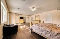 Hot Tub and Sauna Hoffman Estates Villa in Elgin!