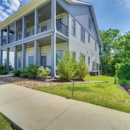Walk to Historic Maryville: True Southern Getaway!