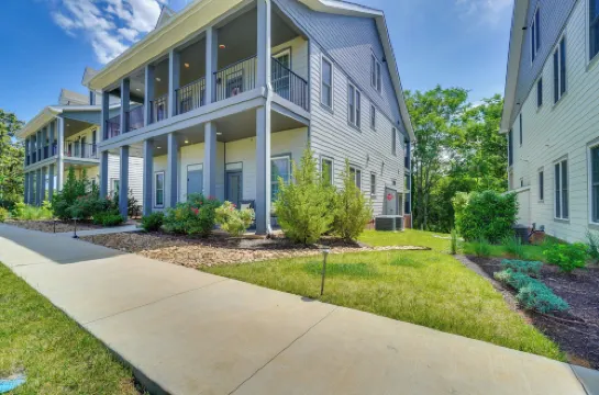 Walk to Historic Maryville: True Southern Getaway!