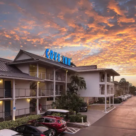 Cove Inn on Naples Bay