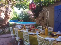 L'Amandari - Provence Holidays - Chambres d'hôtes Avec Jardin, Piscine, Jacuzzi, Climatisation