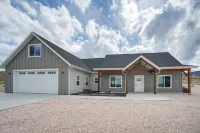 3 Mi to Bear Lake: Home w/ Hot Tub & Huge Patio! - Wifi