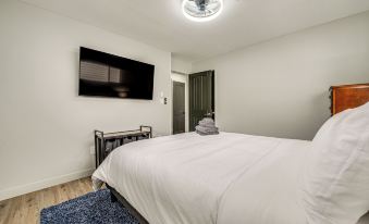 2 Blocks to Beach Park: Cozy Seattle Townhome