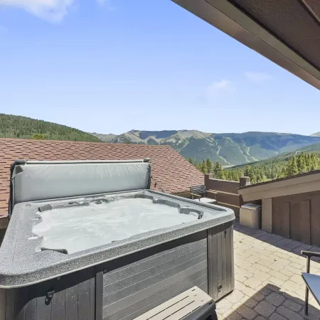 Incredible Executive Private Pet Friendly Home - LR902 by RedAwning