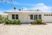 Maritime Memories 3 Bedroom Home by RedAwning