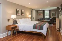 Granville House Hotels near Monument Mountain