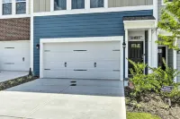 Sleek Durham Townhome Near Dtwn w/ Balcony! - Homestays