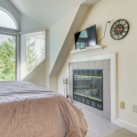 Walk to Ski Lift Spacious Condo in West Dover!