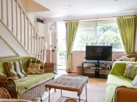 52 Fernhill Heights Hotels in Marshwood