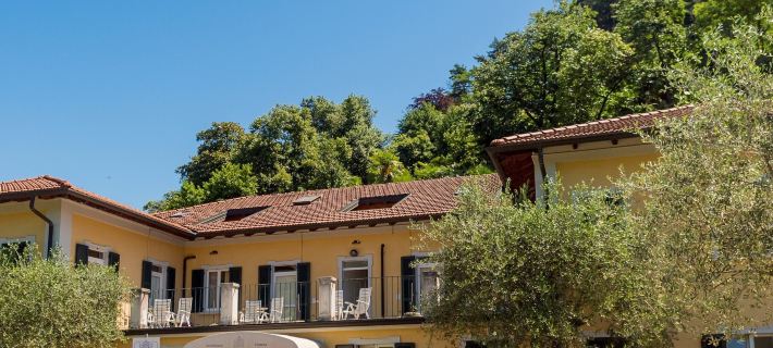 Residence l'Ulivo - Apartments in the City Center, with Fitness, Squash & Private Parking Отели в г. Белладжо