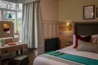 The Red Lion & Manor House