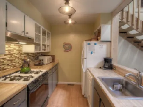 Alpine Getaway 3 Bedroom Home by RedAwning Hotels in Dollar Point