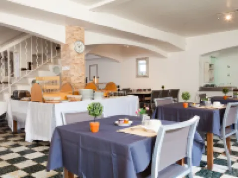 ホテル ル プティ マノワール プロヴァンス レ・ザングルのホテル