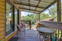 3 Mi to Great Smoky Mtn NP Riverfront Retreat - spa