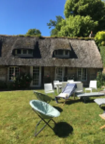 "La Chaumière de Nanou", with large garden and close to the sea.