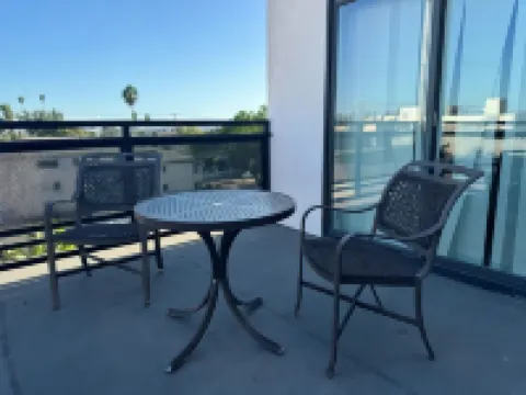 สเตย์สโปร - ฮอลลีวูด โฮมส์ นาทีถึงทุกที่