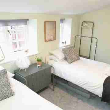 Gorgeous Thornton-le-Dale 2 Bedroom Cottage & Garden, Cosy Family Friendly, WIFI Rooms