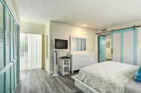 Tropical Waterfront Home Central Location! - Parking
