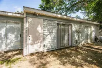9 Mi to Moody Afb: Newly Updated Condo Near Dining