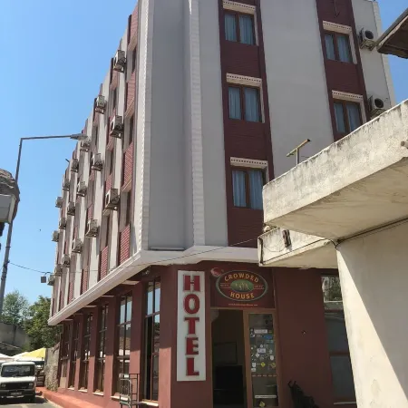 Hotel Crowded House
