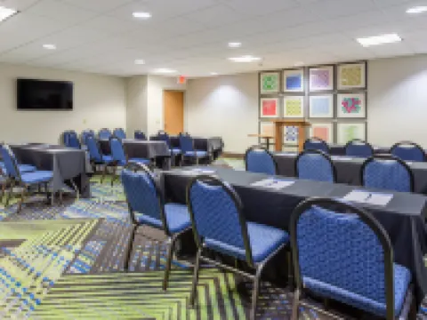 ฮอลิเดย์ อินน์ เอ็กซ์เพรส แอนด์ สวีทส์ - โอ'ฟอลลอน /ชิโลห์ บาย IHG โรงแรมในSt. Clair County