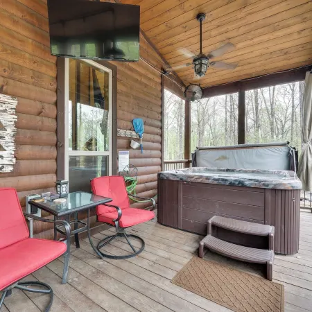 Hot Tub and Fire Pit Broken Bow Retreat!