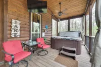 Hot Tub and Fire Pit Broken Bow Retreat!