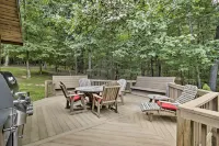 Creekside Berkeley Springs Cabin on 35 Acres! - Spa