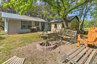Betty B's River House < 1 Mi to Blanco State Park! - Homestays