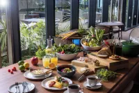 HOTEL GROOVE SHINJUKU, A PARKROYAL Hotel - breakfast