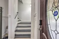 2 Mi to Downtown: Springfield Apt w/ Balcony!