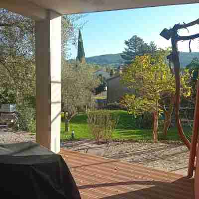 Comfortable studio with swimming pool in Vaison-la-Romaine - close to all amenities Hotel Exterior