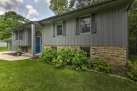 Lake Nagawicka Home - 2 Blocks to Boat Launch - Homestays