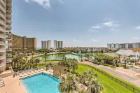 High-Rise Destin Condo w/ Balcony + Pool View - Condos